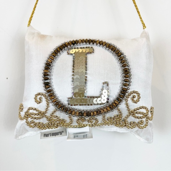 Pier 1 Imports “L” Gold Monogram Sequined Beaded Door Knocker Pillow Decor Hang - Picture 1 of 11